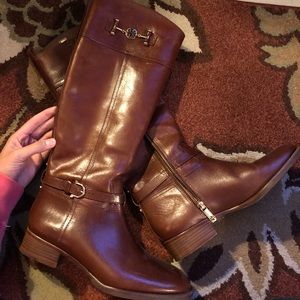 Tory Burch Brown Boots 😍